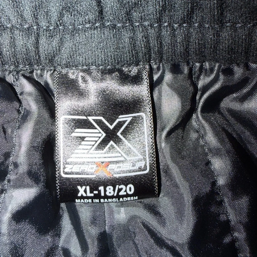 ZEROXPOSUR Graphic Print Ski Pants Boys XL  18-20 Black White Snowboarding